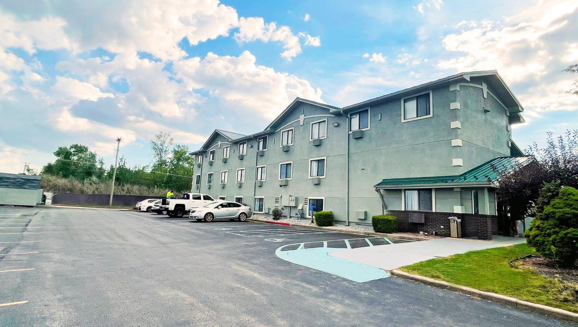 Magnuson Hotel Fort Wayne North - Coliseum Exterior foto